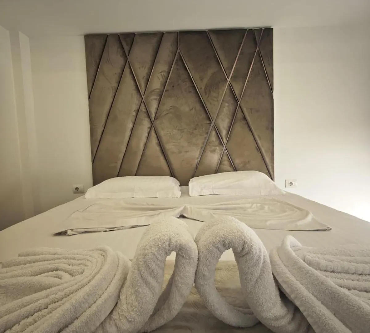 Hotel Artist تيرانا