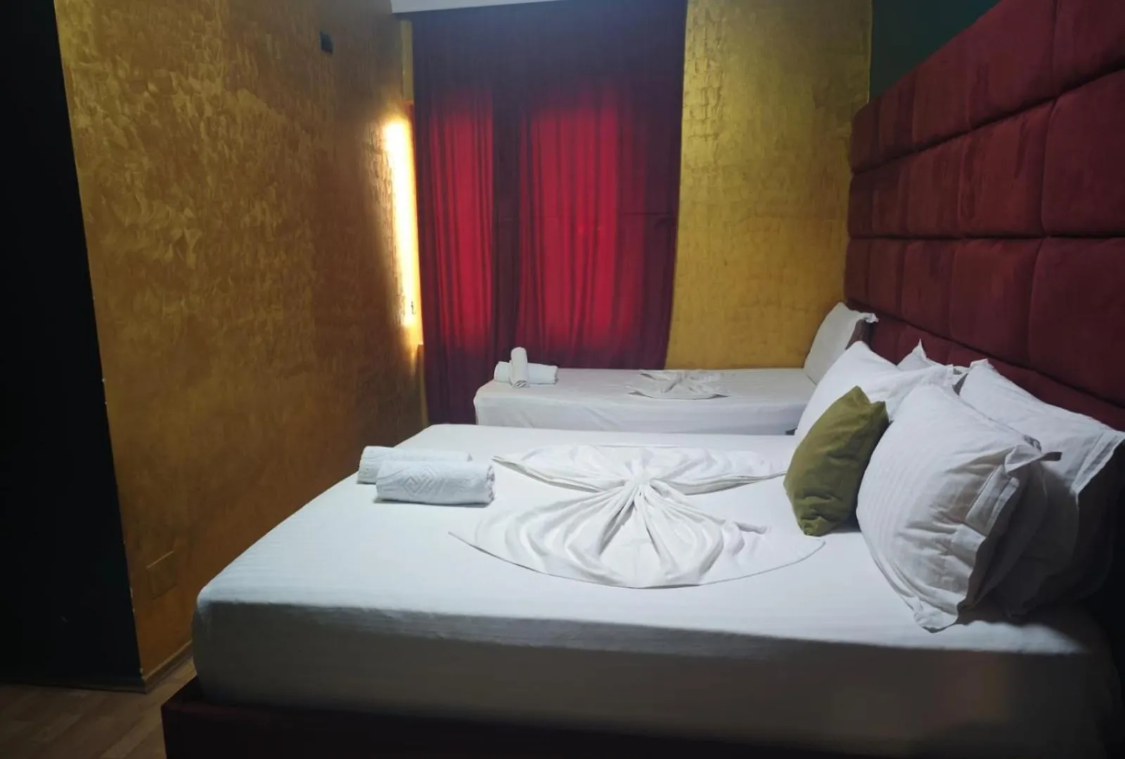 Hotel Artist تيرانا 0*,