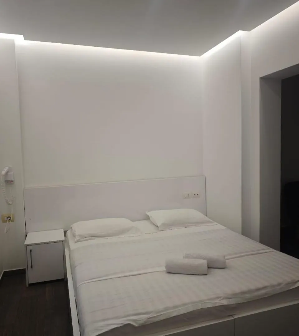 Hotel Artist تيرانا
